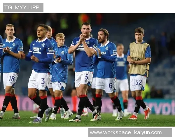 墨尔本足球赛激情四溢球迷齐聚共庆盛事的热血时刻 墨尔本足球赛激情四溢球迷齐聚共庆盛事的热血时刻